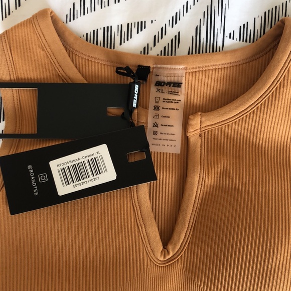 Bo & Tee All You’ve Got - cropped workout top - Picture 4 of 4